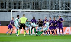 爱游戏官网-贝蒂斯豪取关键三分，靠前晋级的简单介绍