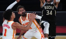 爱游戏体育直播-雄鹿大胜魔术，取得关键胜利