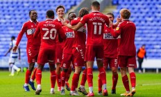 爱游戏体育平台-包含伊普斯威奇主场告捷，稳住榜首的词条