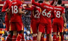 爱游戏体育地址-利物浦主场惨败，需全力保住英超榜首位置