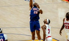 爱游戏登录-燃烧战火！球员场上拼尽全力