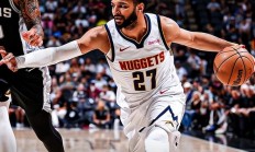 掘金惨败马刺，遭遇连败