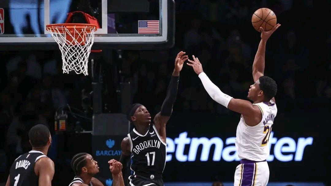 包含篮网队外线射手频频命中，球队多次逆转比赛的词条