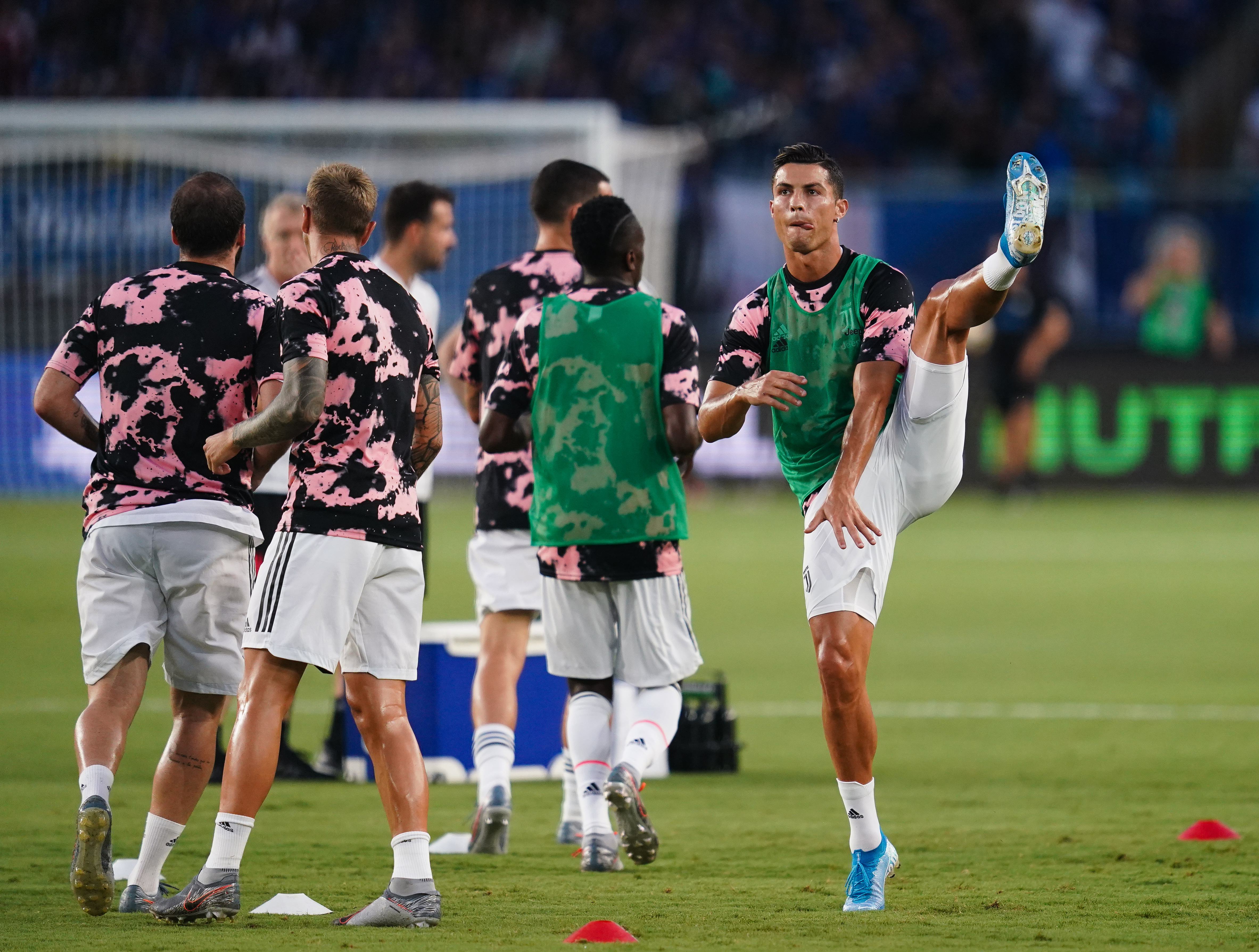 尤文图斯力克国际米兰，南京球迷狂欢迎接强强对话