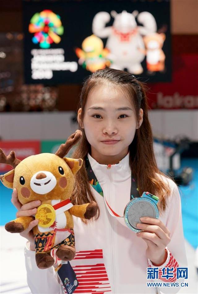 泰国击剑选手突破自我夺得银牌