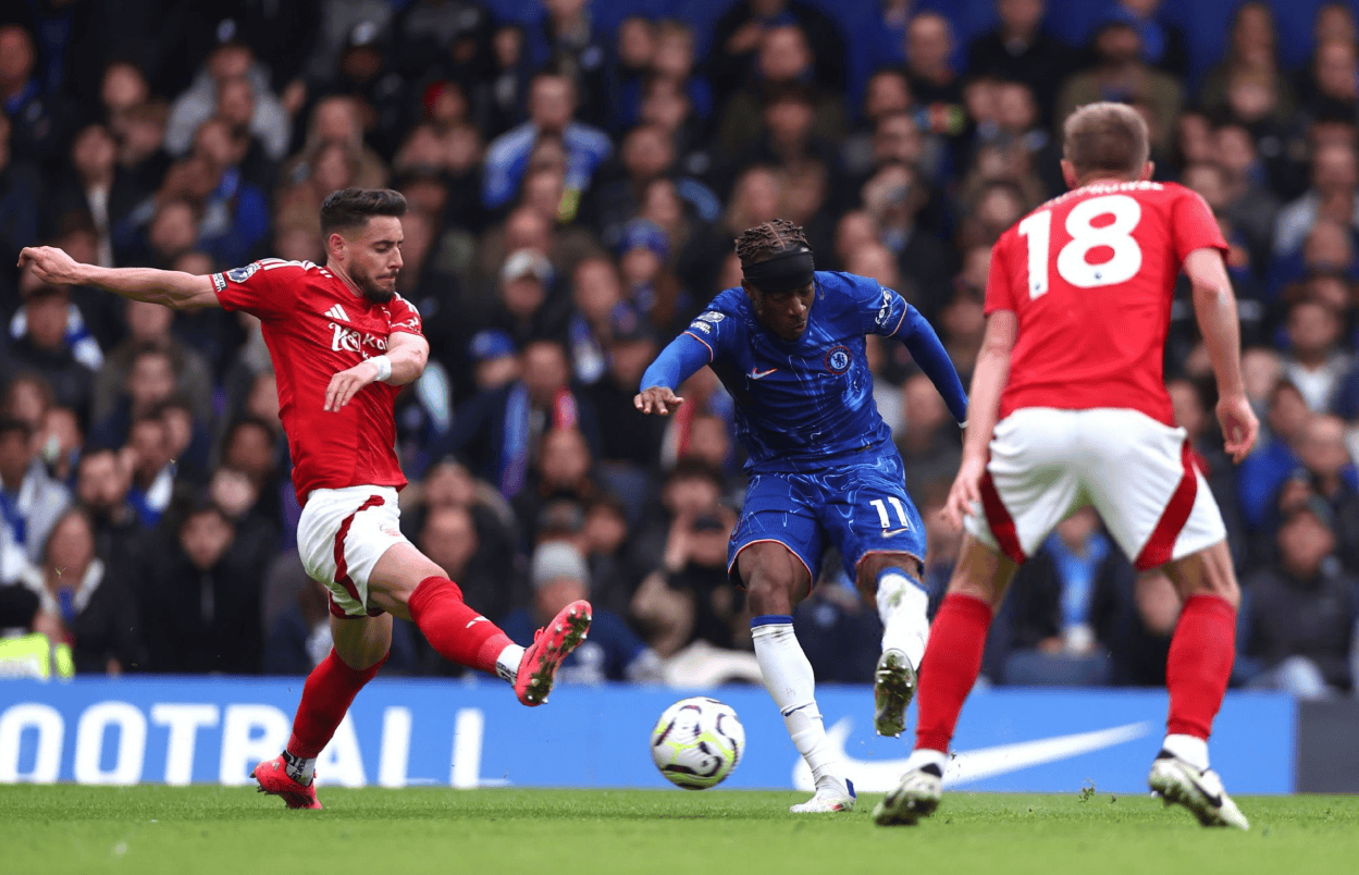 切尔西二比一击败利物浦夺英联杯冠军的简单介绍