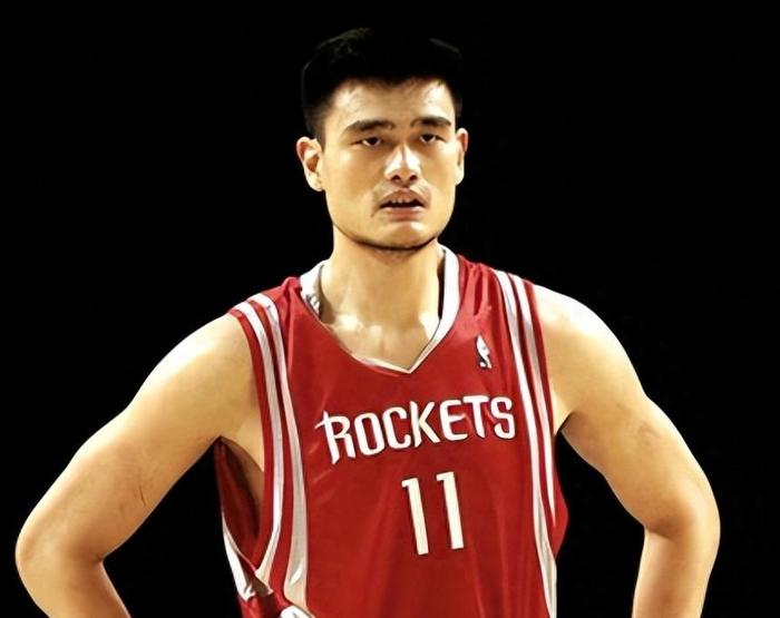 姚明入选篮球名人堂，成为中国第一人登上殿堂之巅