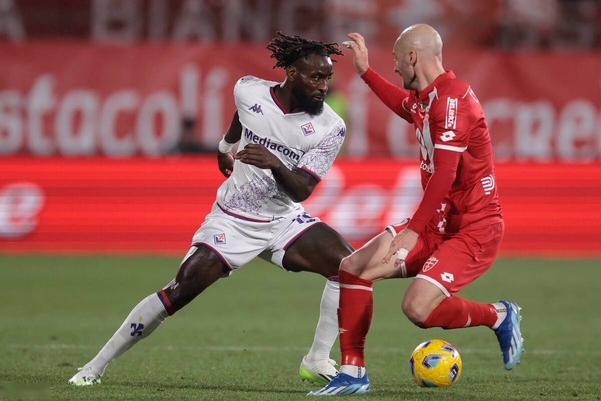 佛罗伦萨战绩不佳,备受挑战 佛罗伦萨战绩不佳,备受挑战