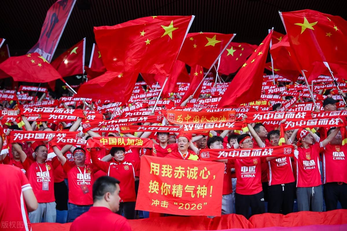 球队主场迎来关键战役，士气高涨