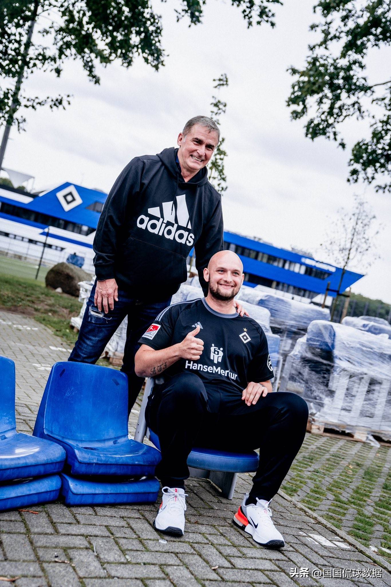 汉诺威96球员击败对手，展现实力