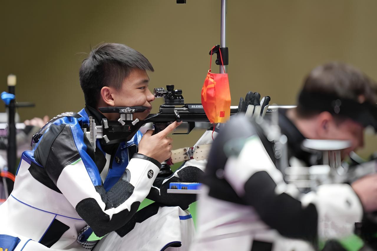 射击冠军完美发挥，稳坐第一