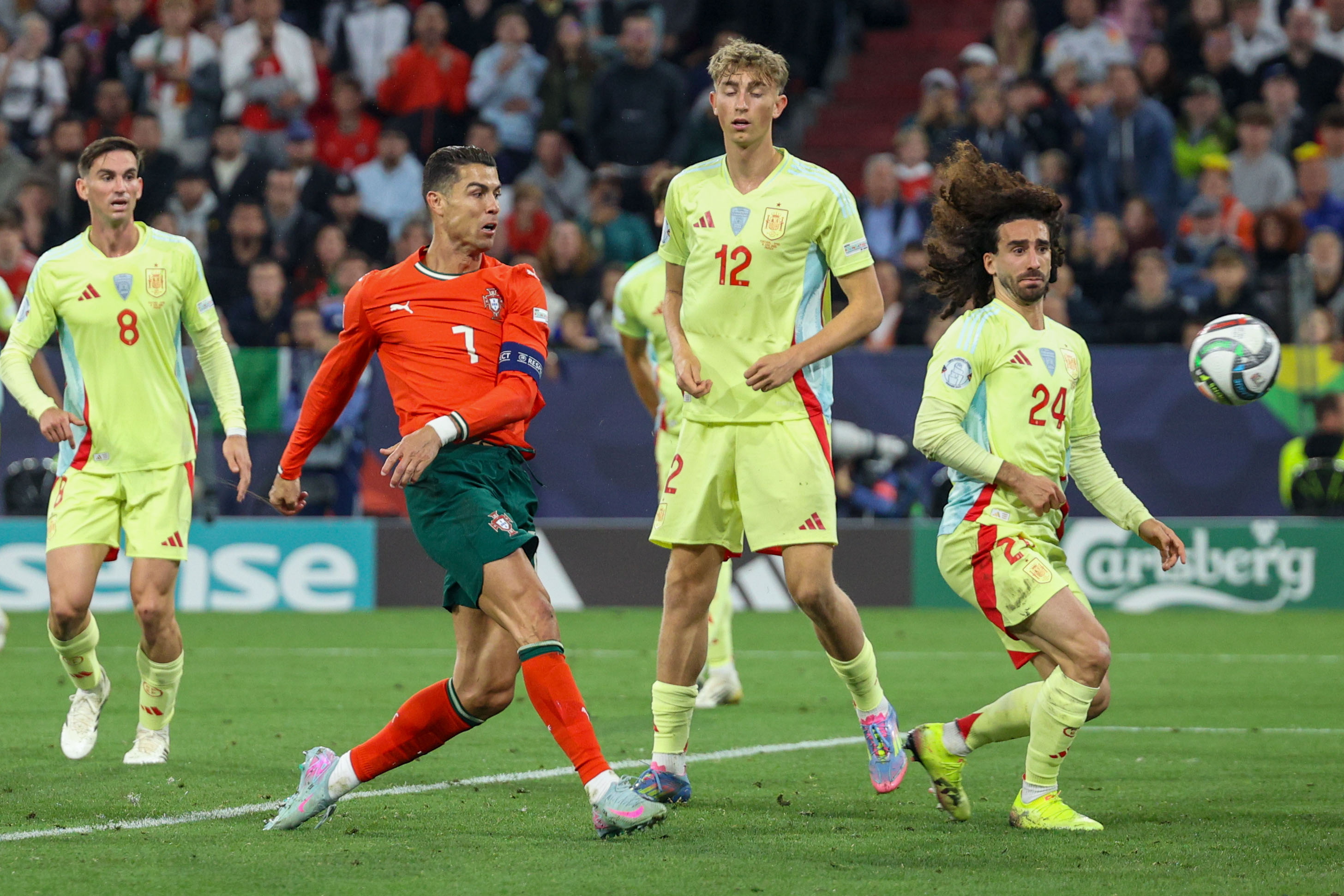 葡萄牙球员在比赛中表现出色，荣膺最佳射手