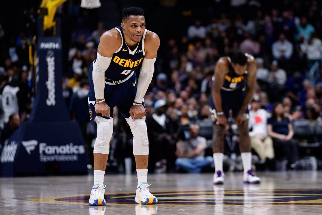 包含步行者惨败掘金结束季后赛征程的词条