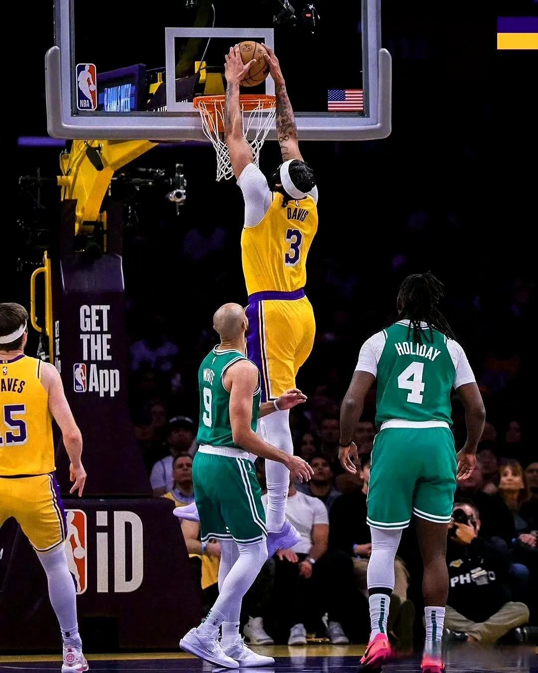 凯尔特人客场逆转公牛，浓眉高效得分的简单介绍