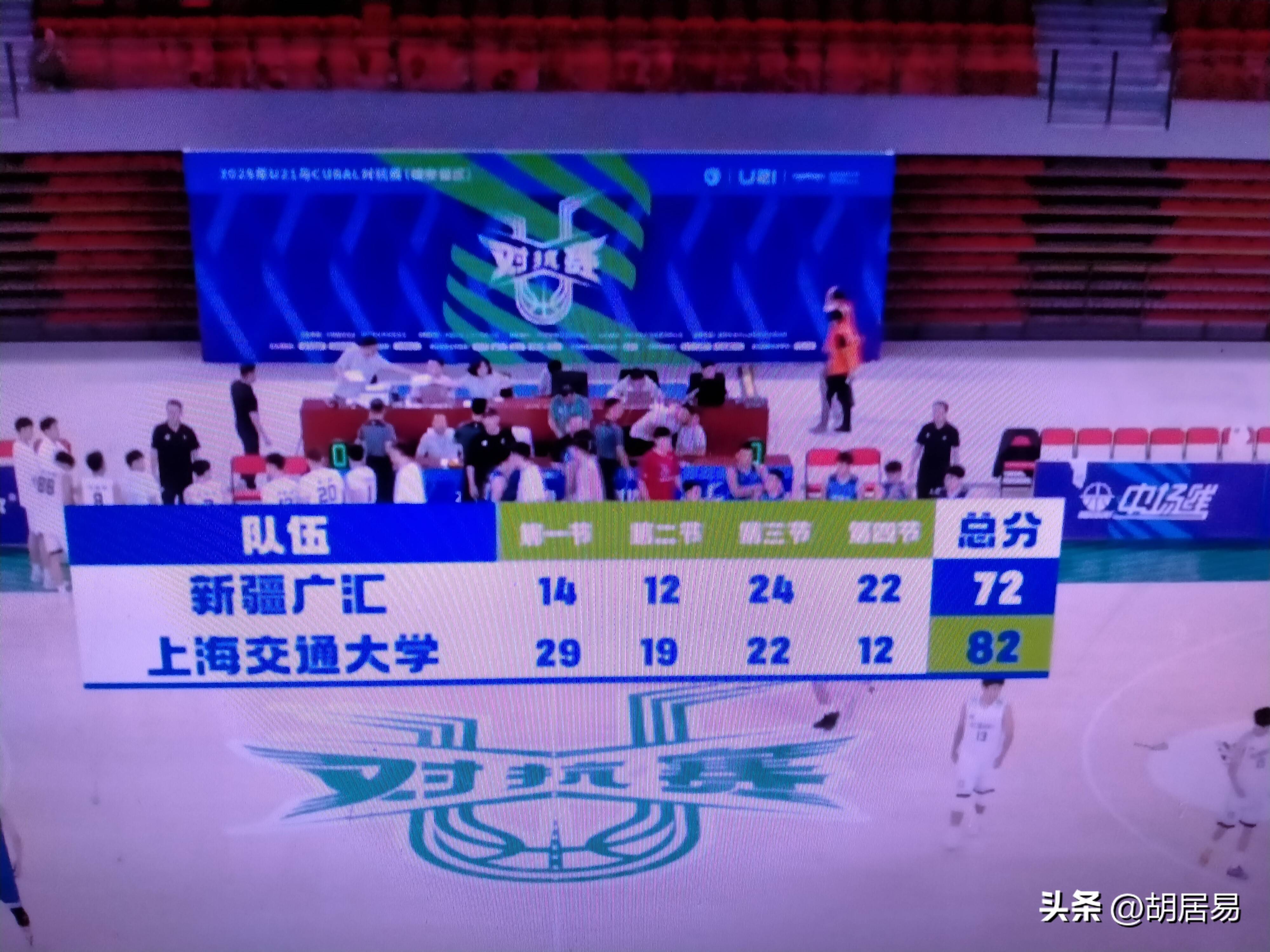 新疆男篮在比赛中展现出强大的快攻战术，赢得胜利