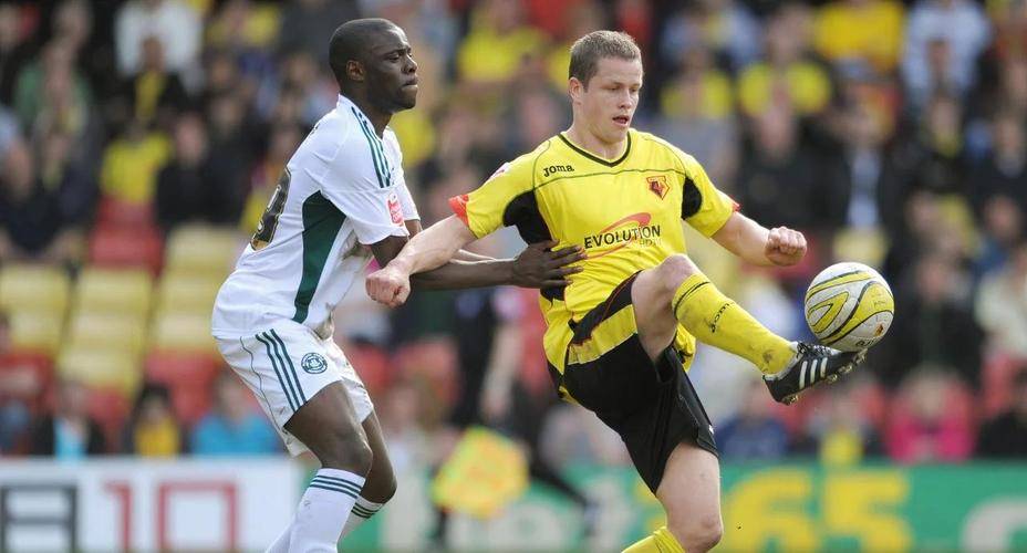 包含斯旺西城主场大胜，英冠晋级气势如虹的词条