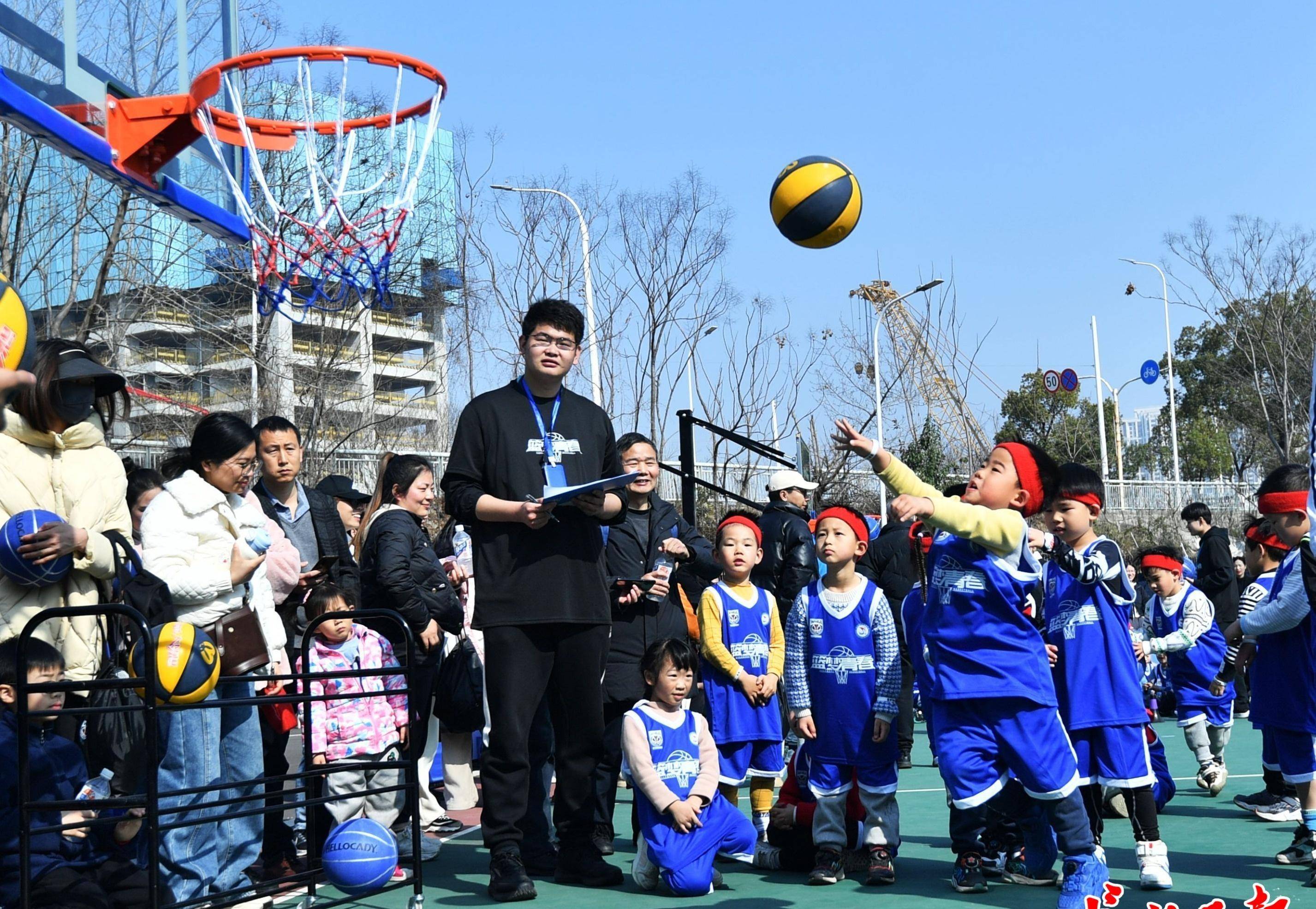 关于青少年篮球锦标赛精彩纷呈才华涌现的信息